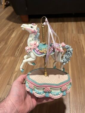 Melodies Country Fair Heritage House Carousel Horse Figurine Music Box